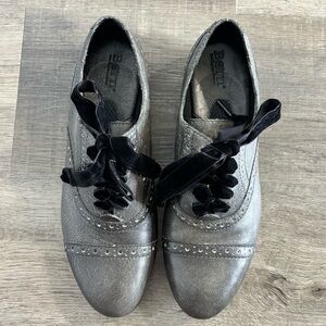 Born Kika Gray Distressed Leather Wingtip Women’s Oxfords, Size 8.5, VGUC